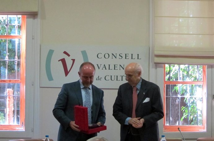El CVC entrega su Medalla al Teatro Olympia de Valencia