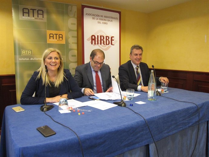 Mayte Mazuleas, Lorenzo Amor y el pesidente de la Asociación