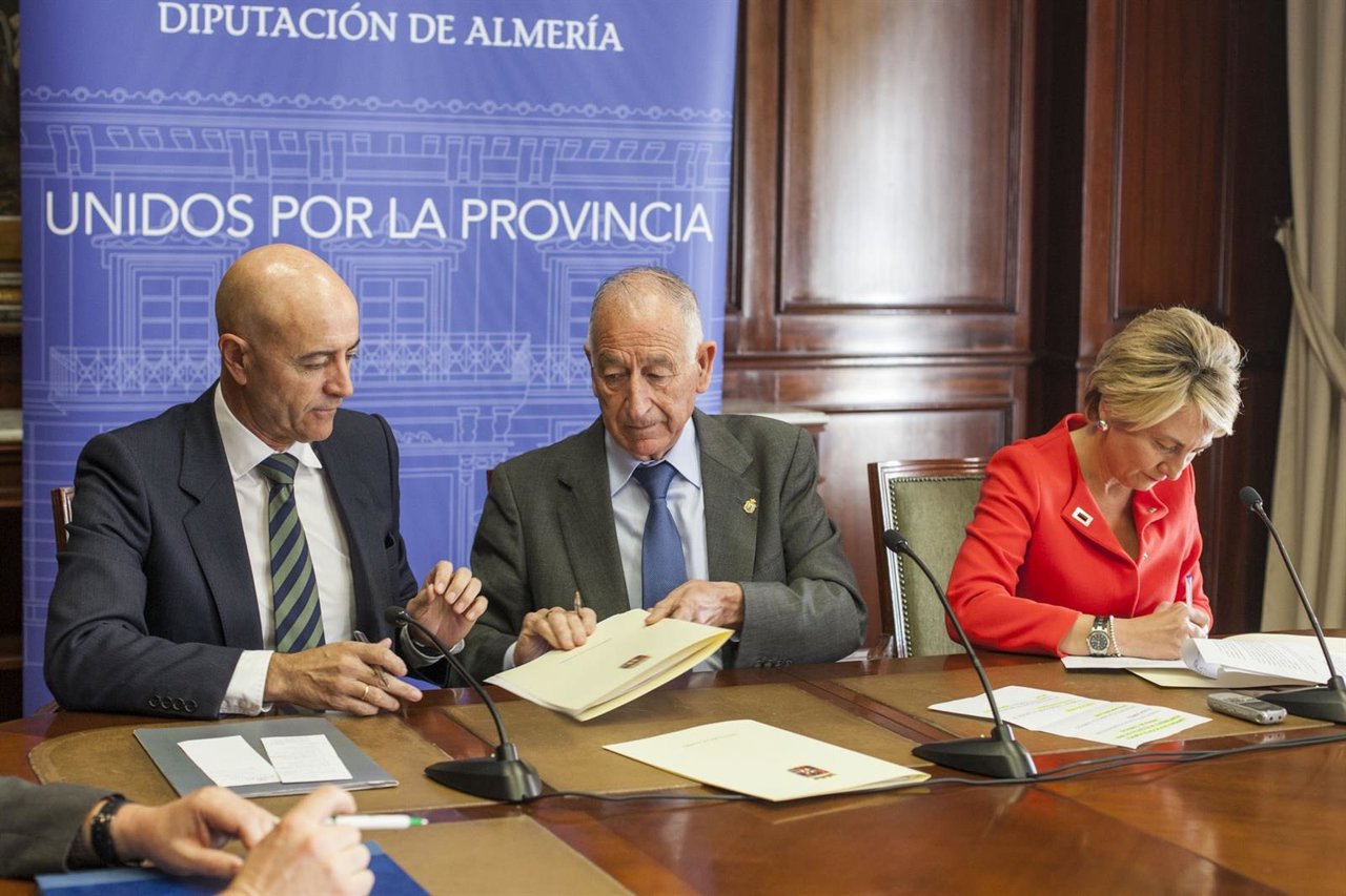 Martínez Cano, Amat y Cabrera firman el convenio para industria del cine