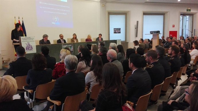 Entrega de distinciones del Día de la Eliminación de la Violencia a la Mujer 