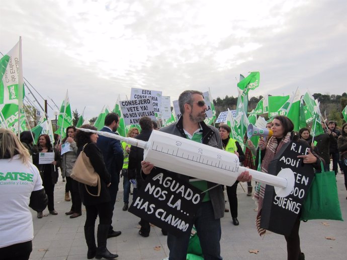 Manifestación de afectados por la suspensión de las oposiciones