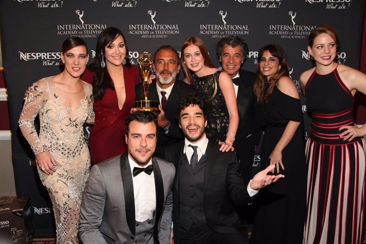 Los galardonados por la serie brasileña 'Império'