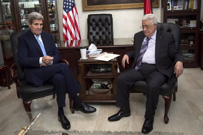John Kerry y Mahmud Abbas reunidos en Amán