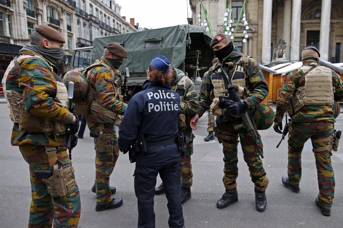 Soldados y policías en las calles de Bruselas