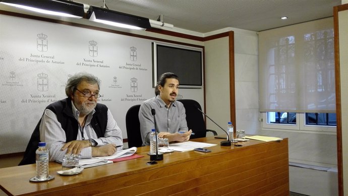 Andrés Fernández Vilanova (Podemos) junto José Luis Reventós (SOS Ictus)