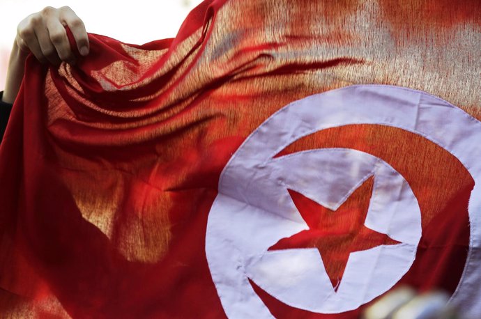 Bandera de Túnez durante una protesta