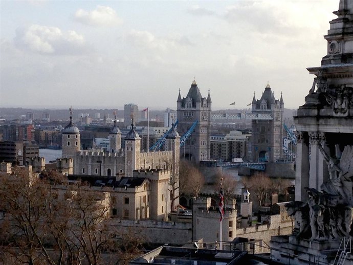 El puente de la Torre y la Torre de Londres (Reino Unido)