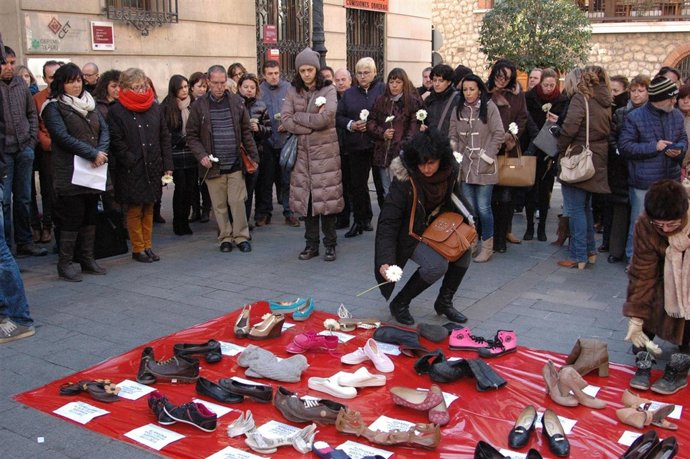 Homenaje a las mujeres asesinadas celebrado este miércoles en Teruel