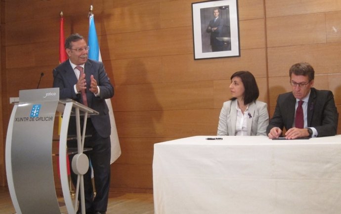 El presidente de Red Eléctrica, José Folgado, con Ángeles Vázquez y Feijóo