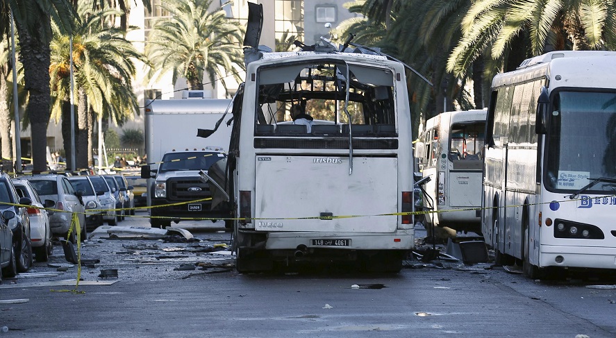 Despliegue policial en Túnez tras el atentado contra un autobús militar
