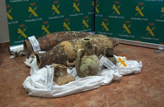 Anforas incautadas por Guardia Civil
