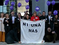 De la Calle participa en la concentración con motivo del Día de la Eliminación de la Violencia contra la Mujer