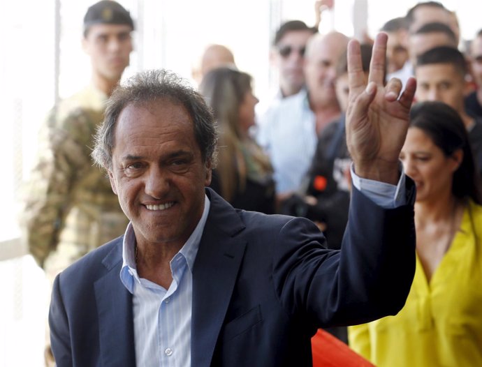  Daniel Scioli Deposita Su Voto En La Segunda Vuelta De Las Presidenciales 