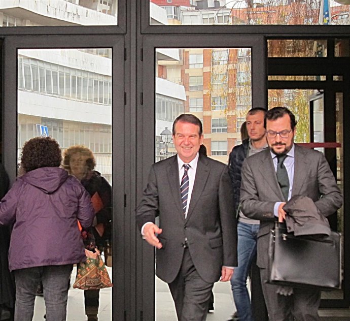 Abel Caballero acude al juzgado de Vigo.