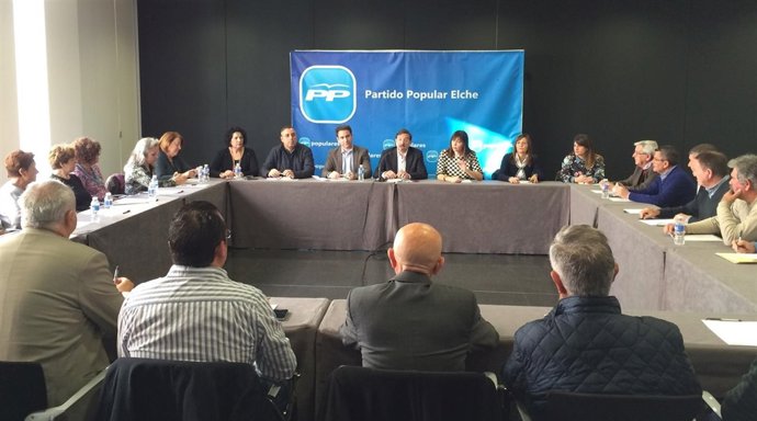 Teodoro García con agricultores