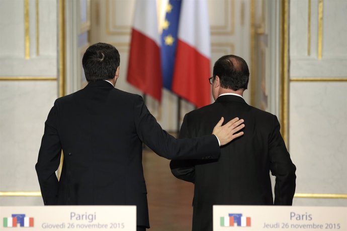 Hollande y Renzi tras un encuentro en el Elíseo