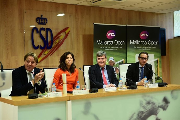 Garbiñe Muguruza y Miguel Cardenal en la presentación del Mallorca Open