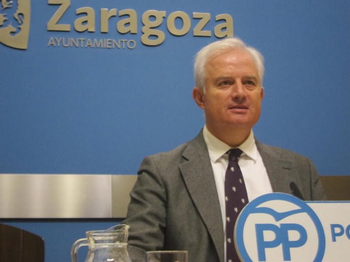 El portavoz del grupo municipal del PP, Eloy Suárez