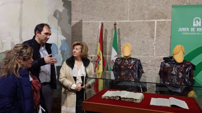 Inauguración de la exposición sobre la lucha por la igualdad de las mujeres.