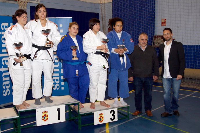 Mónica Merenciano en el podio del Campeonato de España