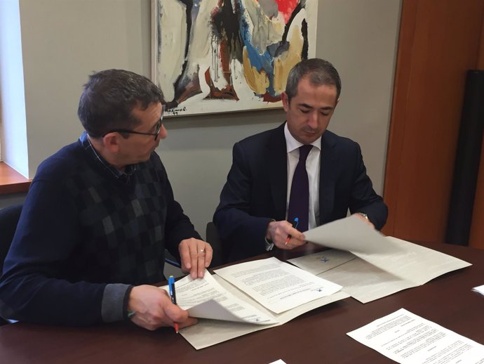 Firma del convenio entre FSP y La Caixa. 