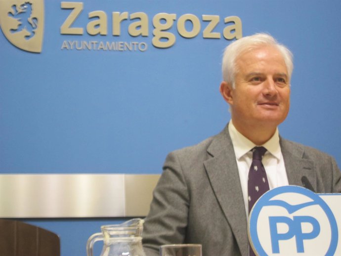 El portavoz del grupo municipal del PP, Eloy Suárez