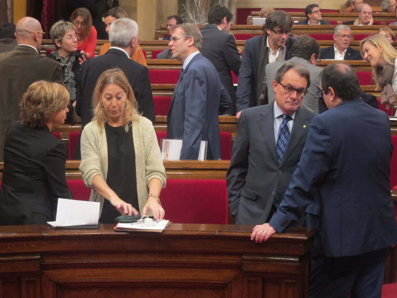 Artur Mas y Neus Munté con Jordi Jané y Meritxell Borràs en el Parlament