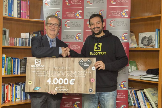 Salomon entrega el cheque de 4.000 euros a la Fundación Española del Corazón