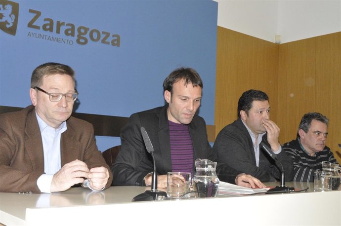 El  consejero de Zaragoza Pablo Muñoz con el sector comercial.