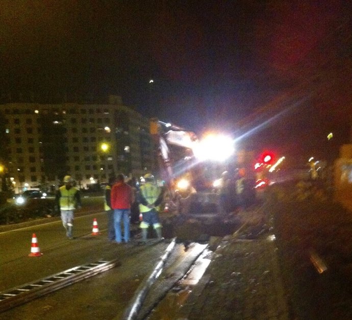 Trabajos de reparación de la tubería en la avenida de Zamora