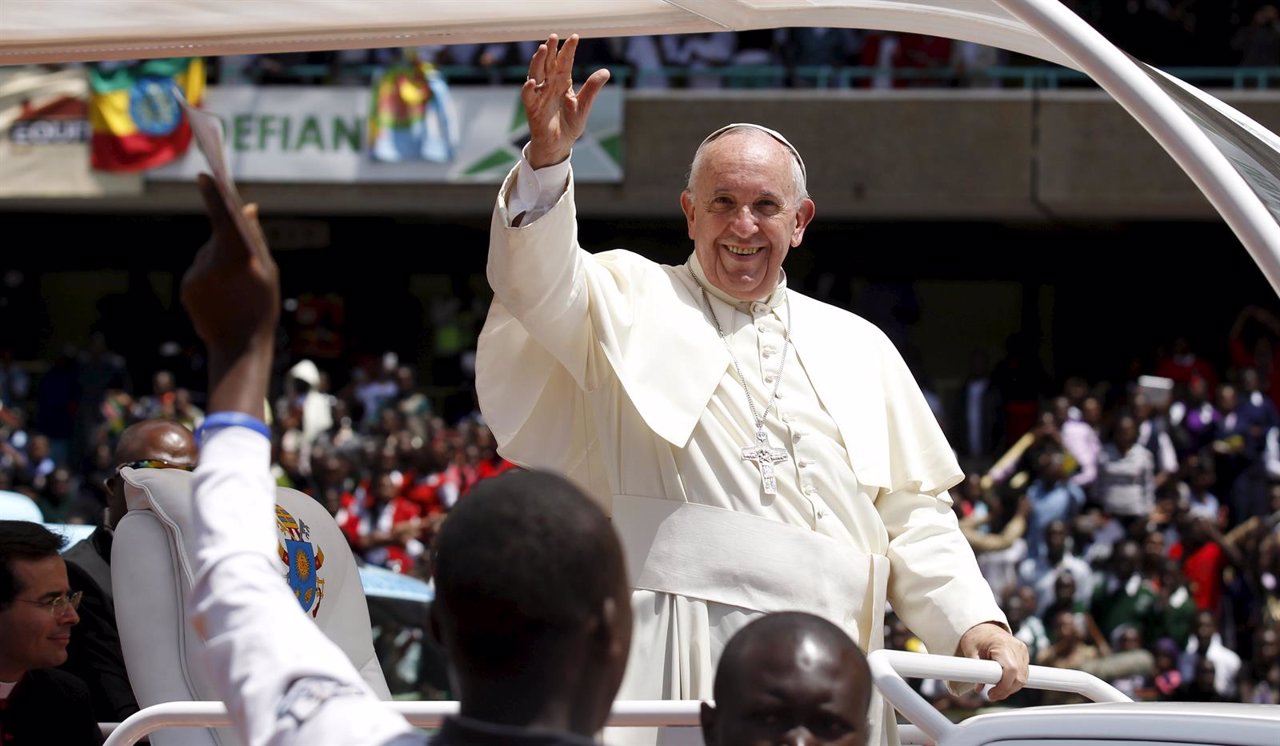 Pope Francis waves to faithful as he leaves after meeting with Kenyan youth at K