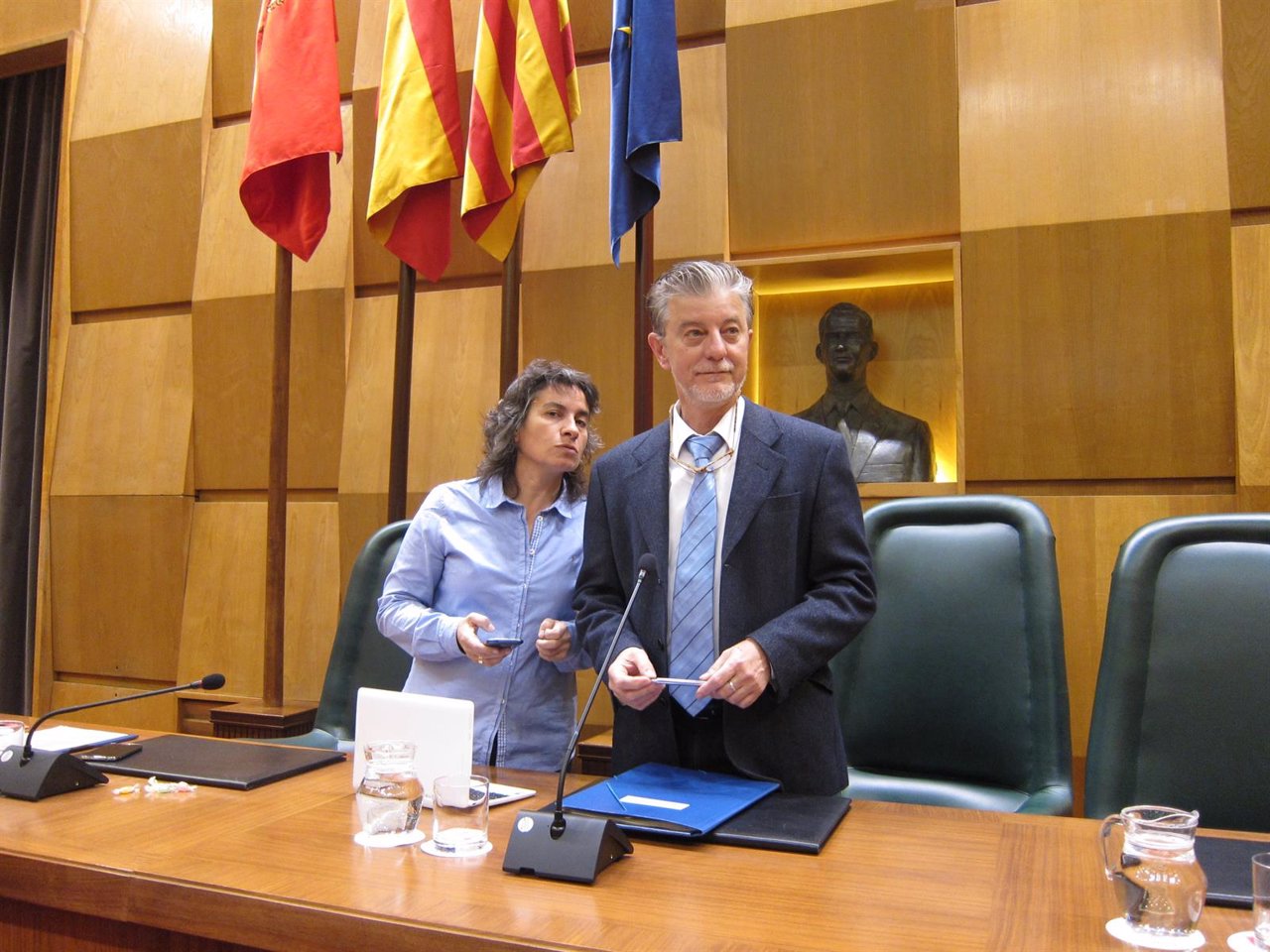 El alcalde de Zaragoza, Pedro Santisteve, y la consejera Luisa Broto.