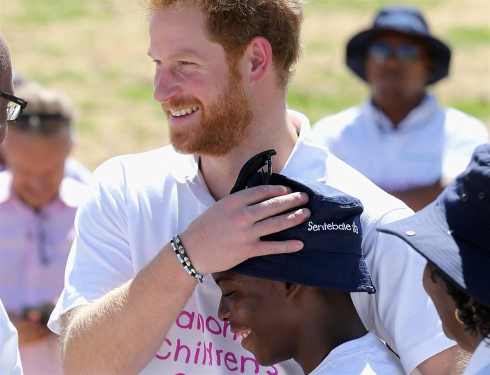 Príncipe  Harry con Mutsu