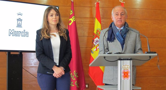 Roque Ortiz y Rebeca Pérez en rueda de prensa