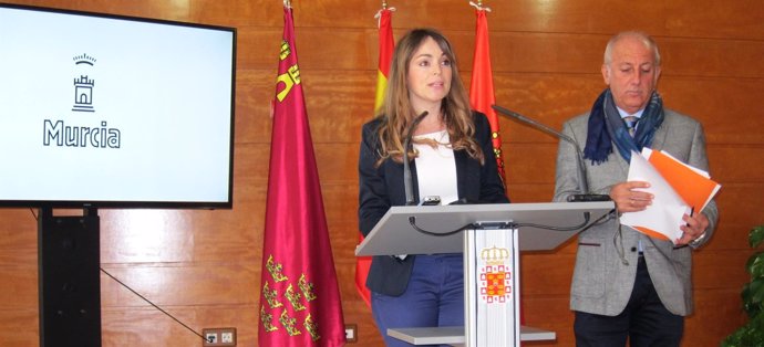 Rebeca Pérez en rueda de prensa con concejal Roque Ortiz