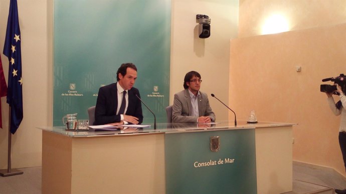 El portavoz del Govern, Marc Pons, y el conseller de Trabajo, Iago Negueruela