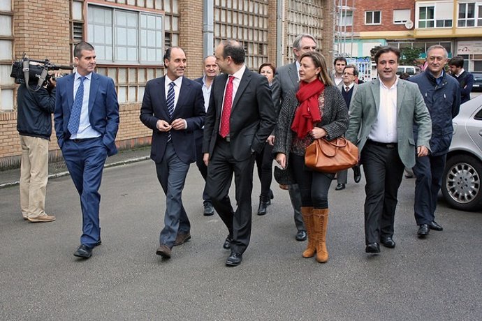 Candidatos del PP visitan la fábrica Standard CableTeam