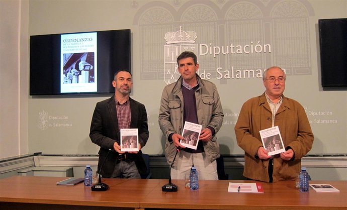 El alcalde de La Alberca, el diputado de Cultura y el impulsor del libro en La S