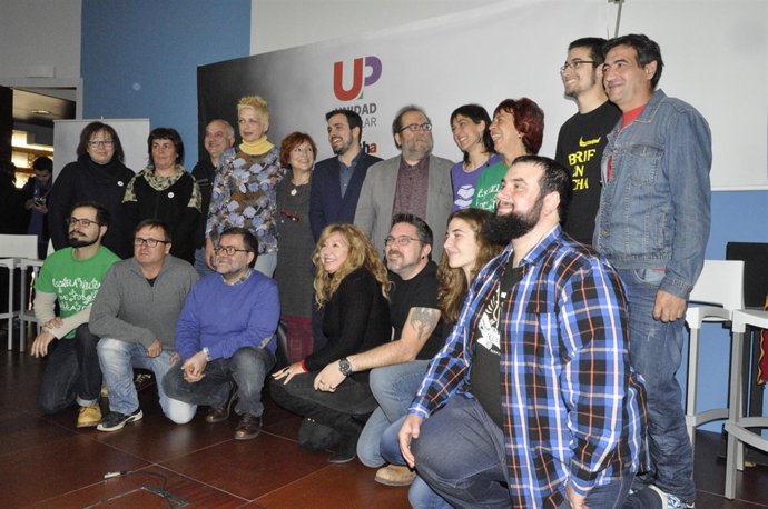 Alberto Garzón y los candidatos de Unidad Popular por Zaragoza.