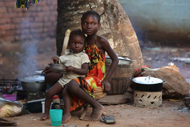 Niños en un campamento de desplazados internos en la capital, Bangui