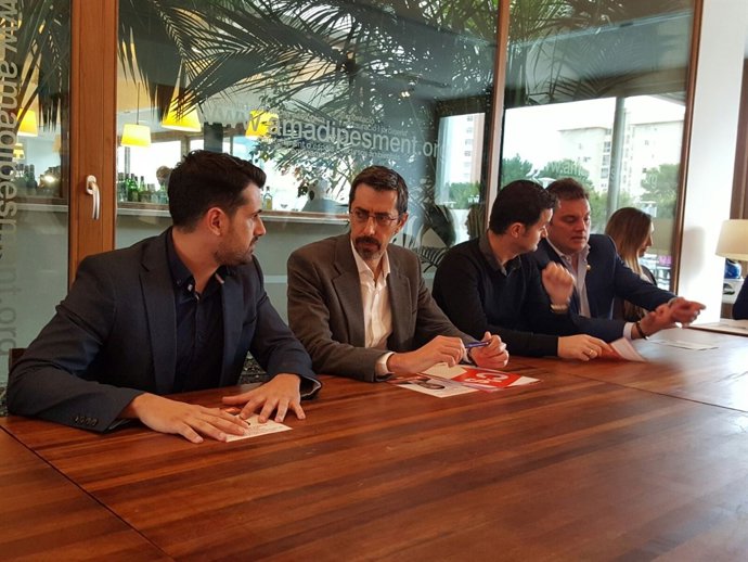 Los candidatos de C's por Baleares durante un encuentro en Calvià