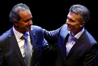 Scioli dice que reconoció la derrota electoral para "no poner en vilo a Argentina"