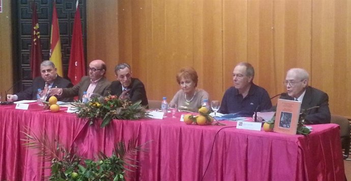 Imagen de la mesa con los premiados