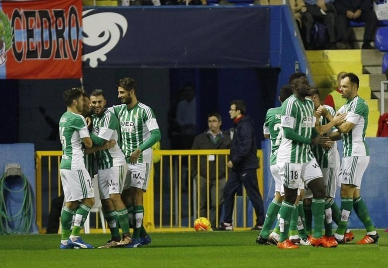 Rubén Castro celebra el gol y victoria del Betis ante el Levante