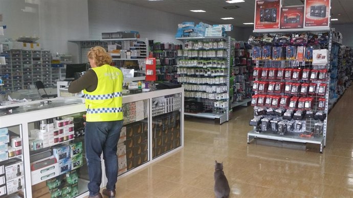 Fotografías Y Nota De Prensa. Policía Local.