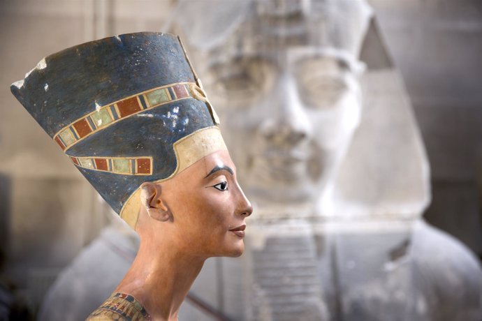 Réplica del busto de Nefertiti