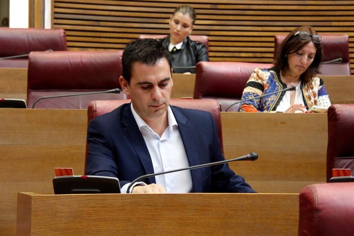 Subiela en su asiento en las Corts