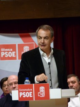 Zapatero, durante su intervención en Olivenza