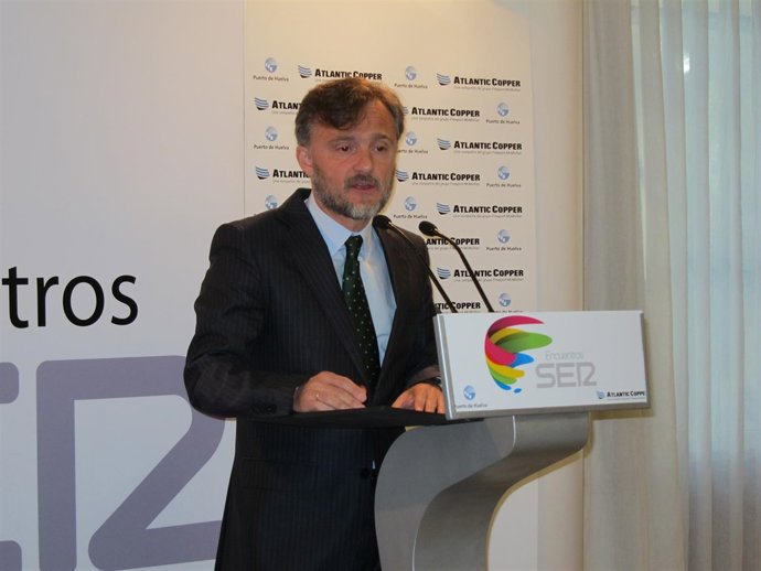 El consejero de Medio Ambiente, José Fiscal, en Huelva. 