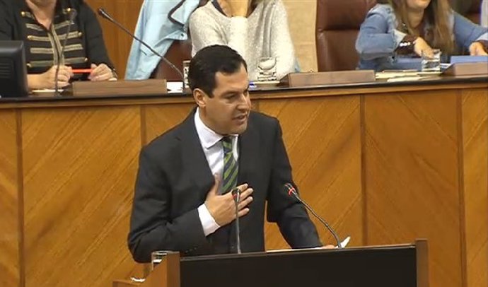 El presidente del PP-A, Juanma Moreno, en el Pleno del Parlamento andaluz